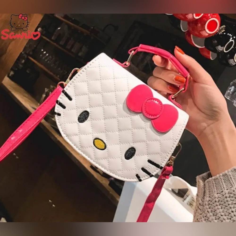 🩷🆕 Hello Kitty Crossbody Bag in white and pink.